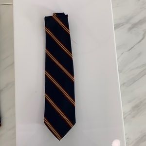 Almost new Brook brothers Clean tie